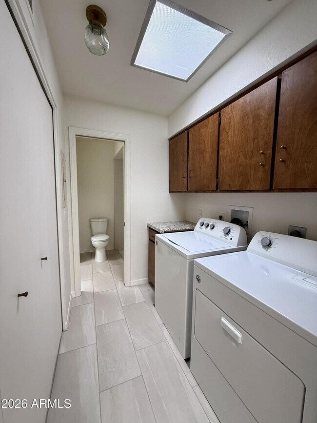 Building Photo - 313 S Desert Ave