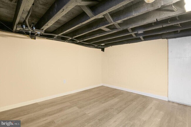 Building Photo - 1123 W Lombard St