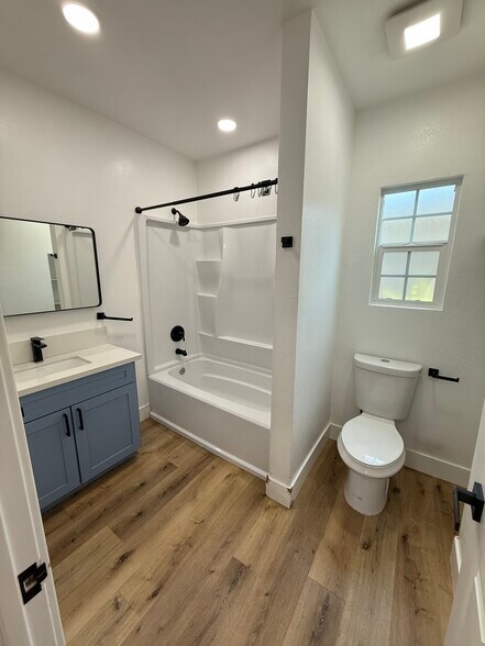 Building Photo - 514 N McDonnell Ave