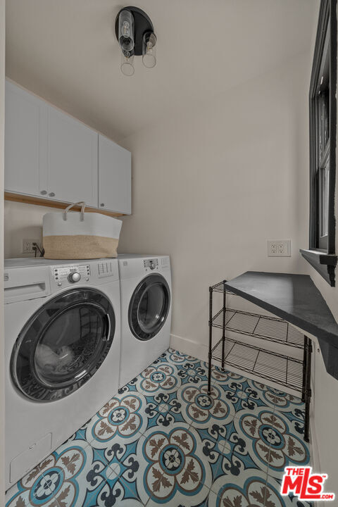 Building Photo - 8822 Rosewood Ave