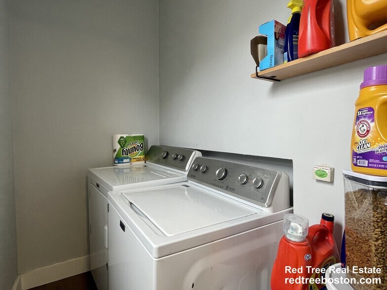 Building Photo - 11 Pearl Ter