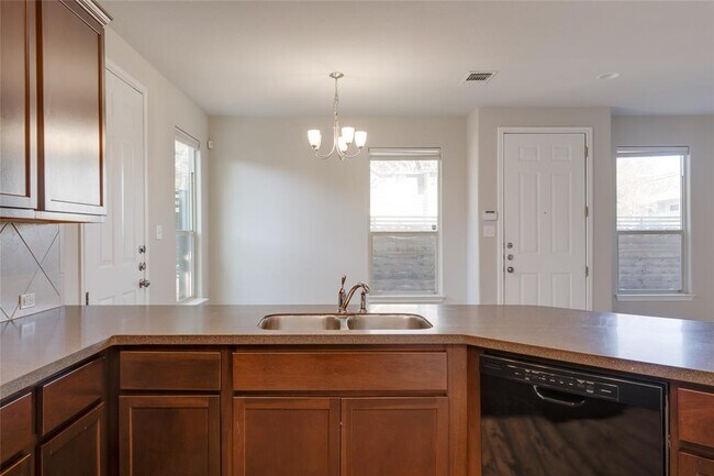 Building Photo - 5701 Cougar Dr
