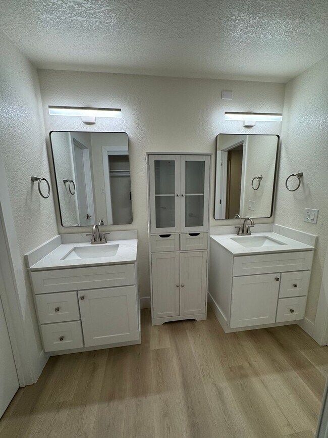 Building Photo - VAILABLE NOW! G O R G E O U S Single Story 3 Bed 2 Bath with Pool