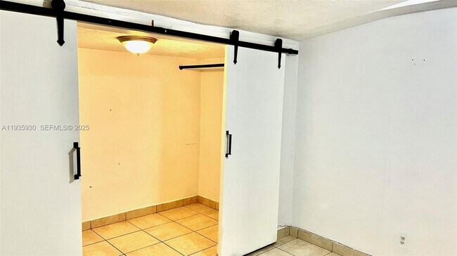 Building Photo - 3560 SW 25th Ter