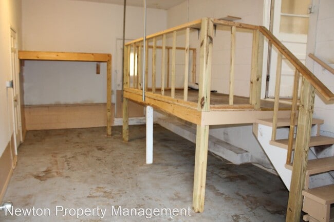 Building Photo - 3 br, 1 bath House - 405 Vine Street