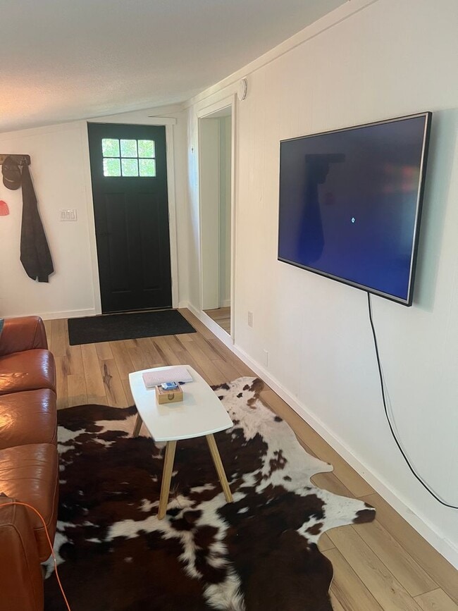 Building Photo - Great location with deeded access to Bauneg Beg Pond