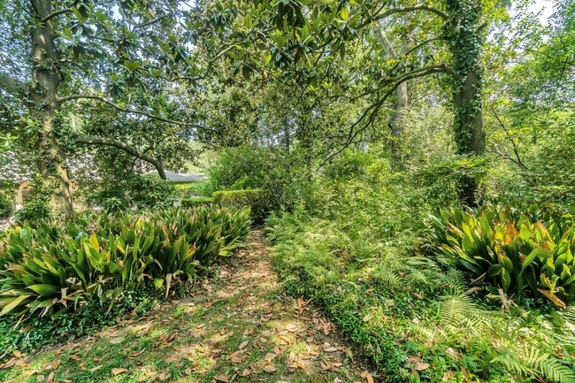 Building Photo - ** 3 bed 2 bath located in McGehee Estate ...