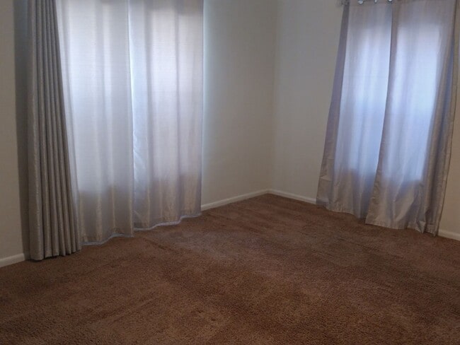 Building Photo - 2-bedroom, 1-bathroom home located in the vibrant city of Albuquerque