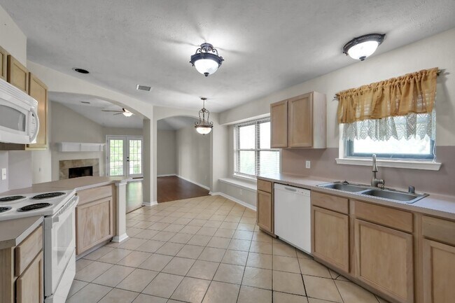 Building Photo - 319 Cape Conroe Dr