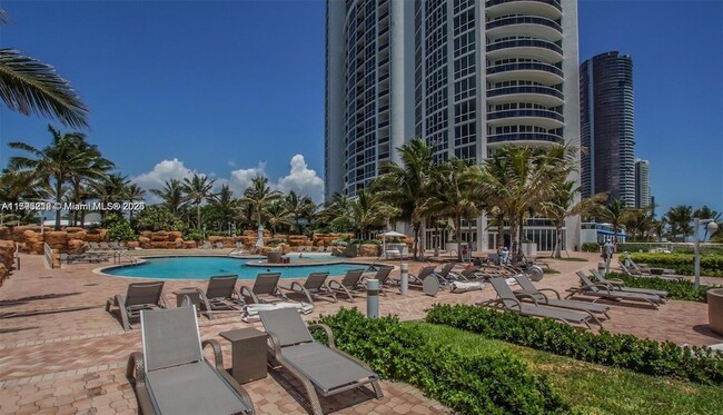 Building Photo - 18101 Collins Ave