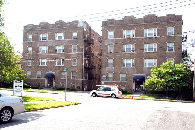 Building Photo - Montgomery Arms