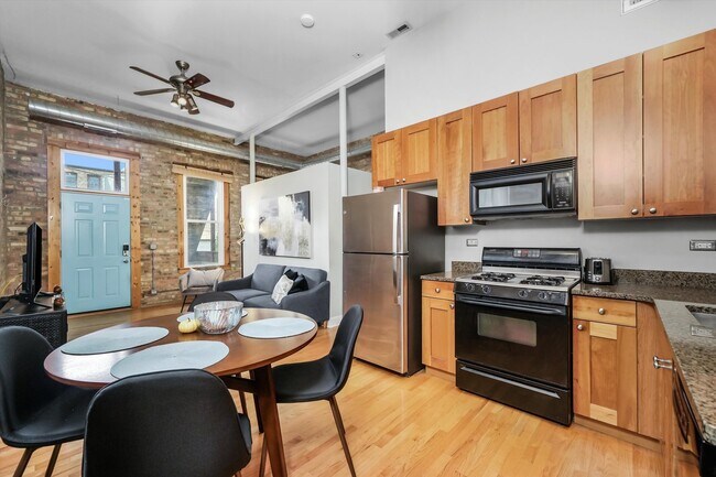 Building Photo - 2042 N Winchester Ave