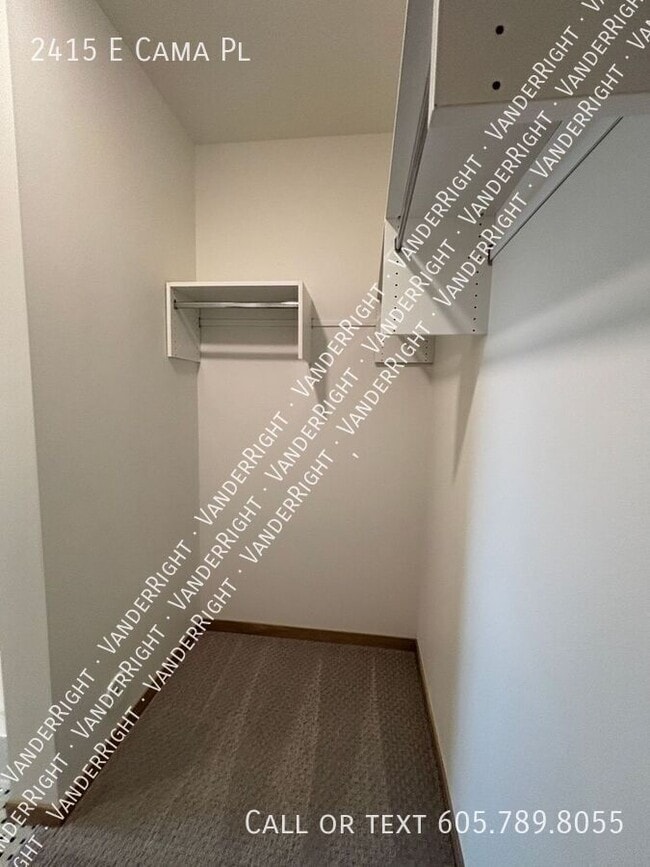 Building Photo - 2415 Cama Pl