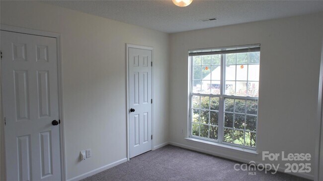 Building Photo - 2309 Ivy Run Dr