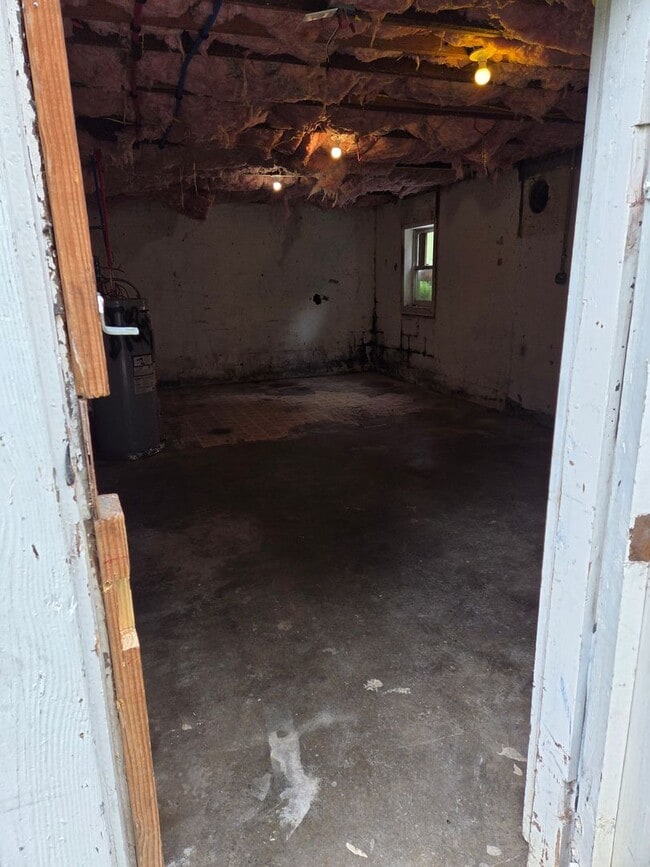 Building Photo - 1744 Granby Rd