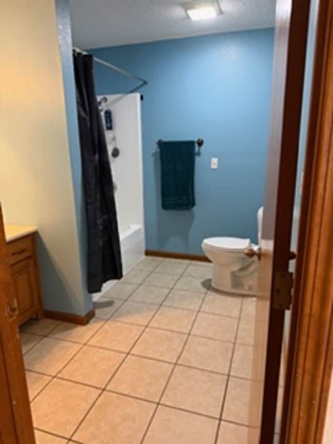 Building Photo - Beautiful country setting