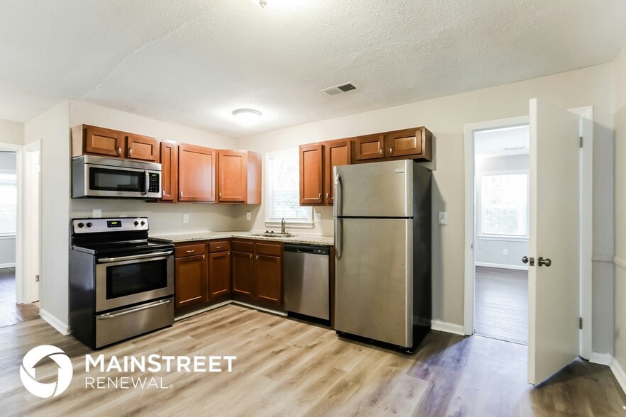 Building Photo - 8906 Richards Dr