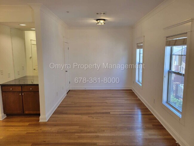 Building Photo - Stunning Townhome Overlooking Beltline at Grant Park!