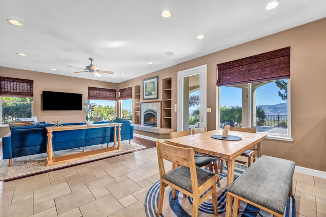 Building Photo - 1520 Taos Ln