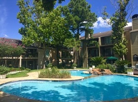 Building Photo - Eagle Hollow