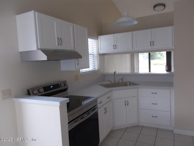 Building Photo - 8437 Long Meadow Cir N