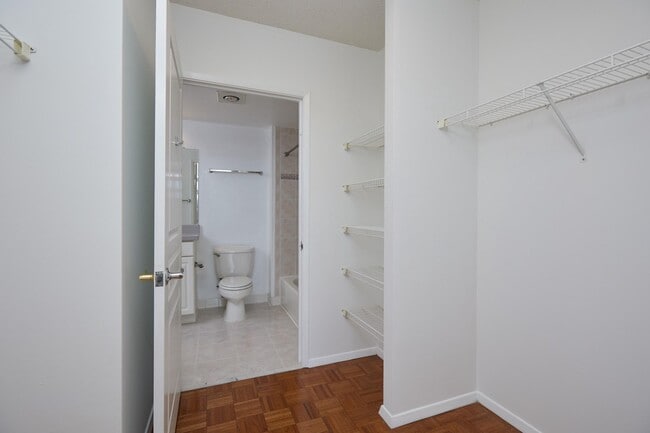 Building Photo - 7111 Woodmont Ave