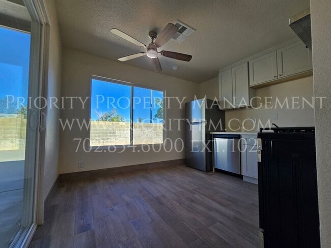 Building Photo - GORGEOUS SPRING VALLEY COTTAGE ! 3 Bed/2 B...