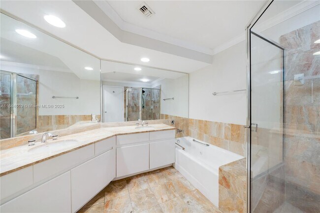 Building Photo - 888 Brickell Key Dr