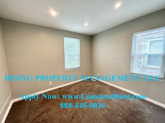 Building Photo - Renovated 3 Bedroom 1.5 Bathroom home in t...