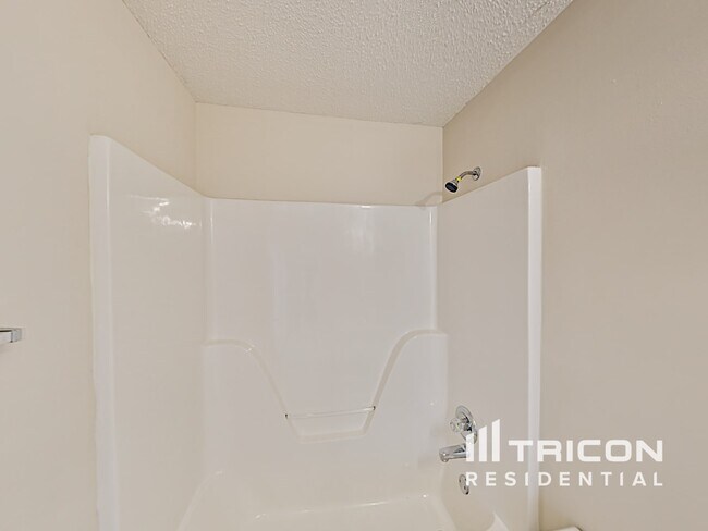 Building Photo - 102 Providence Run