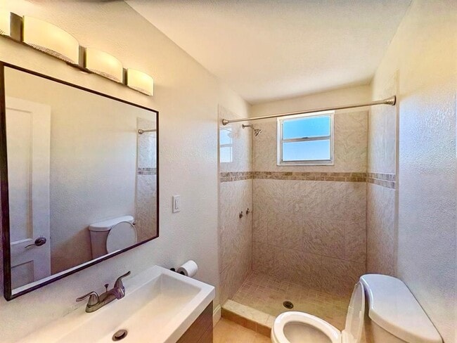 Building Photo - 8904 N Hamner Ave