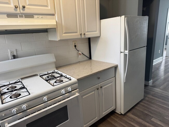 Building Photo - 2 Walnut Street