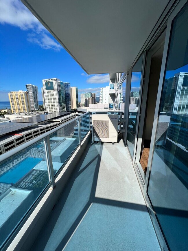 Building Photo - ** 2 BEDROOM 2 BATH** 2 covered PARKING, O...