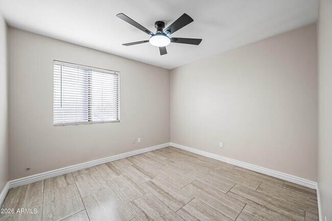 Building Photo - 10614 W Crimson Ln