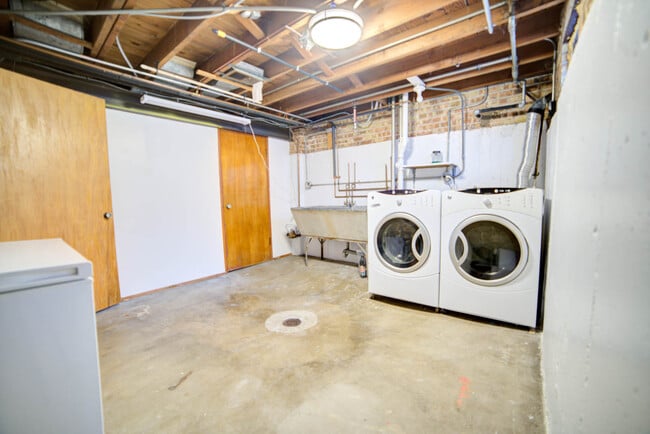 Building Photo - 9135 Mason Ave