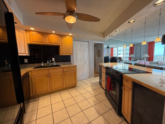 Building Photo - Fully Furnished 2-bedroom, 2-bath residence located in Oceans Five