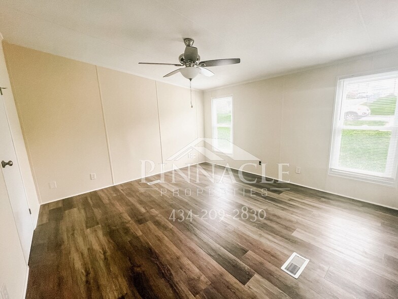 Building Photo - 900 Rockbridge Ave
