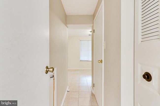 Building Photo - 2841 Shepperton Terrace