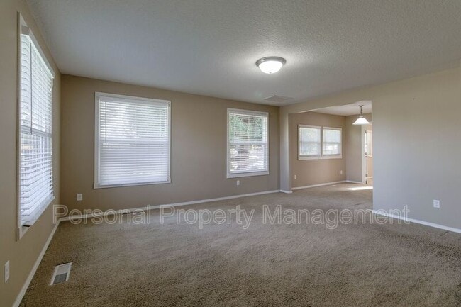 Building Photo - 5105 NE 78th St