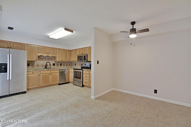 Building Photo - 9111 Woodpark Ln NW