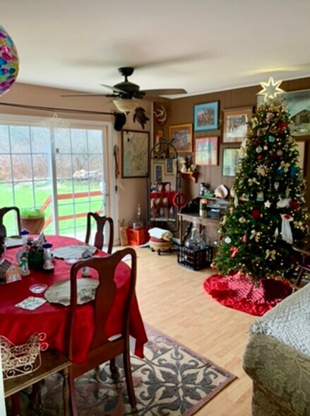 Building Photo - 467 Troy Rd