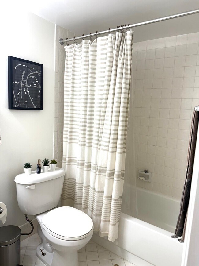 Building Photo - 3050 NW 42nd Ave