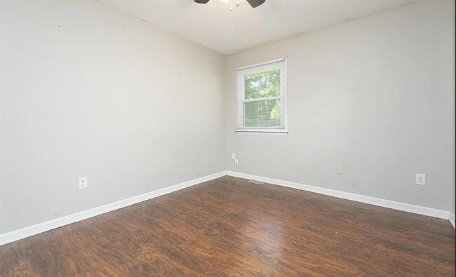 Building Photo - 2705 Redford Dr