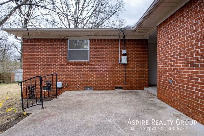 Building Photo - Updated 3 bedroom Home in Midtown