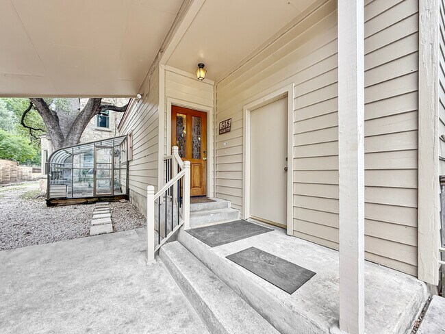 Building Photo - Charming 4 beds 4 baths in Austin!