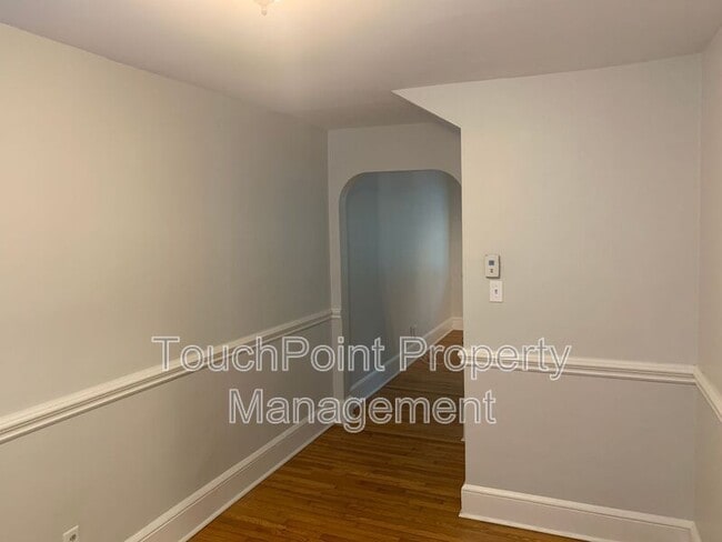 Building Photo - 2103 Queens Rd W