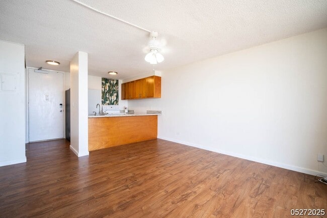 Building Photo - $2,350 / 1br - 552ft2 - Modern Comfort & Convenience 1BR/1BA/1PKG unit in Lele Pono Condo (Aiea)