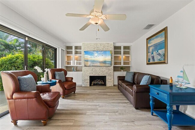 Building Photo - 7215 Westmoreland Dr