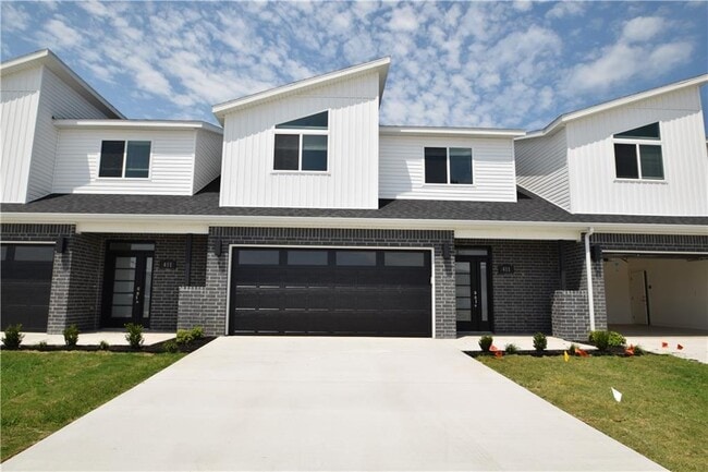 Primary Photo - 411 Amethyst Rd