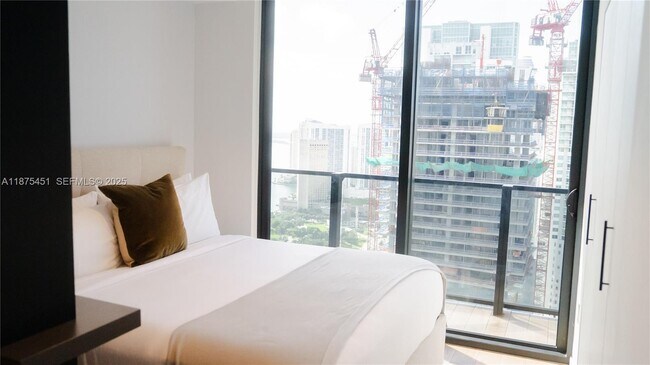 Building Photo - 398 NE 5th St